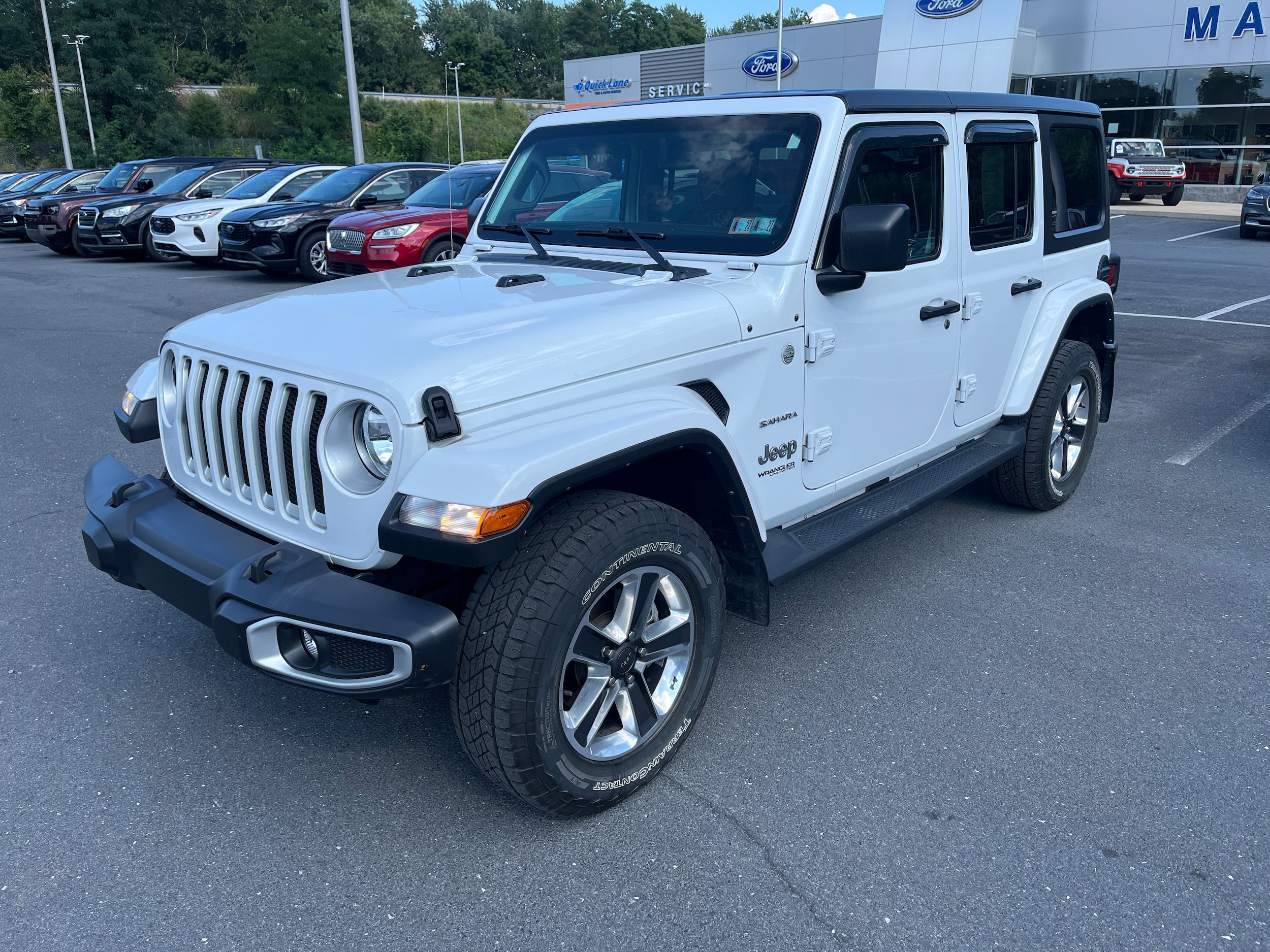 Used 2022 Jeep Wrangler Unlimited Sahara w/ Cold Weather Group AWD/4WD image 19