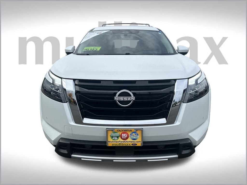 Used 2025 Nissan Pathfinder Platinum w/ Cargo Package image 16