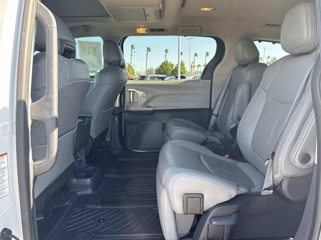 Used 2024 Toyota Sienna Limited image 23