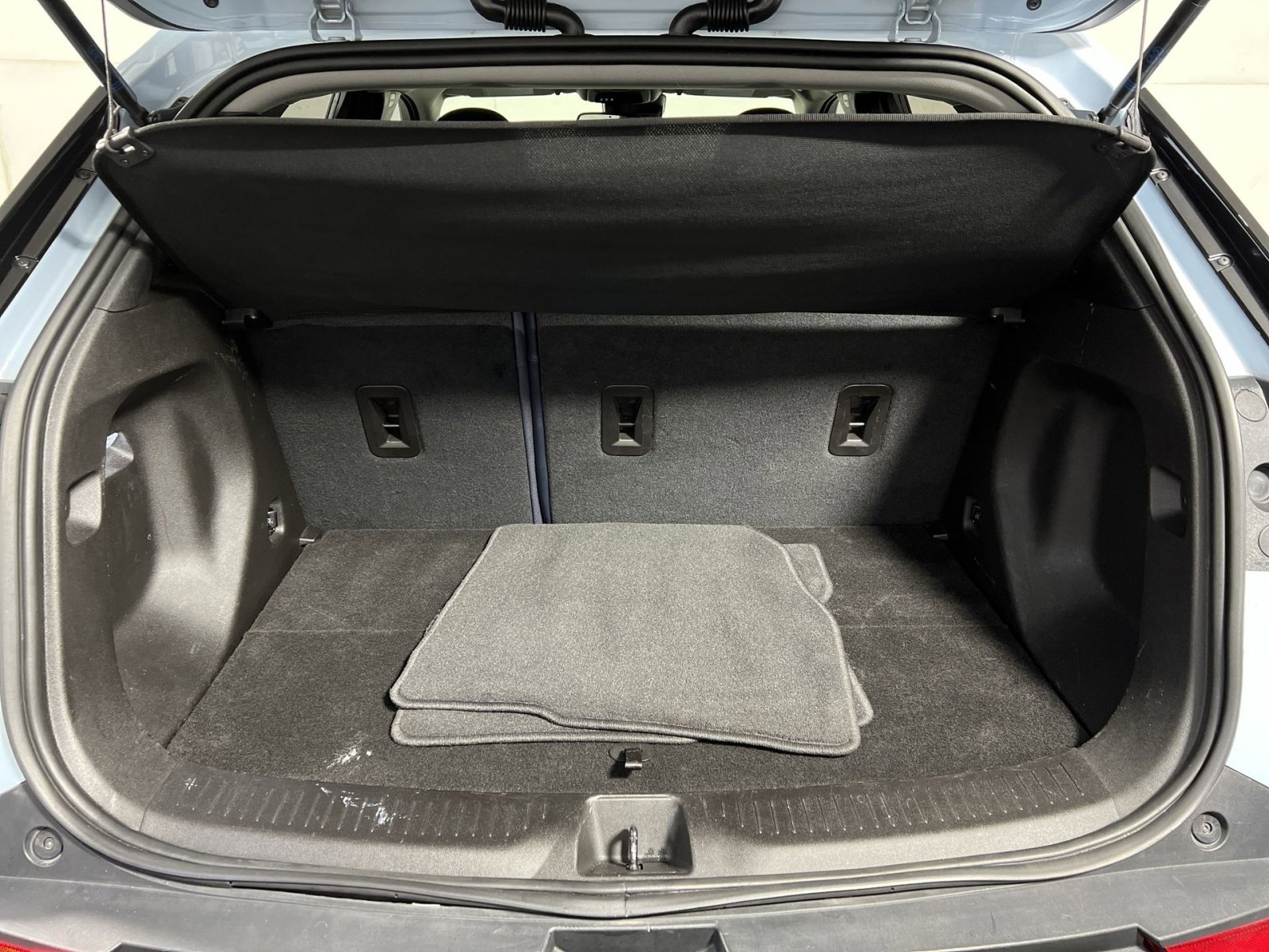 Used 2023 Chevrolet Bolt EUV LT w/ Convenience Package image 24