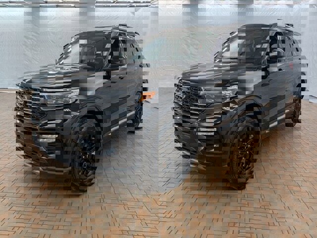 Certified 2023 Ford Explorer XLT w/ Equipment Group 202A image 3