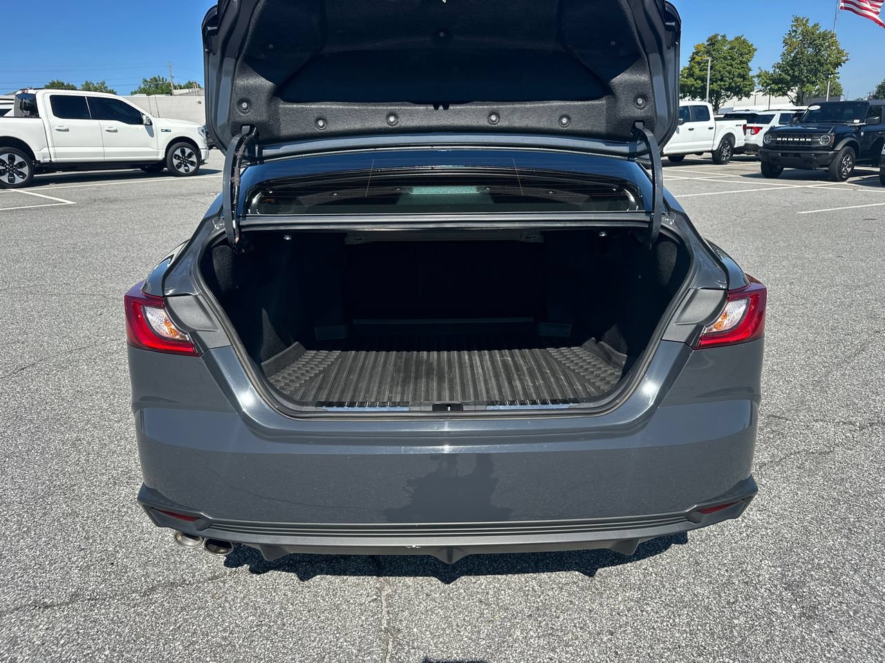 Used 2025 Toyota Camry SE w/ Multimedia Upgrade Package FWD image 20