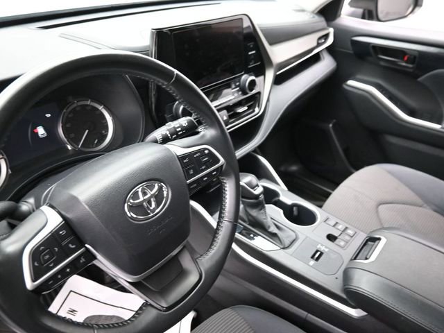 Used 2024 Toyota Highlander LE image 24