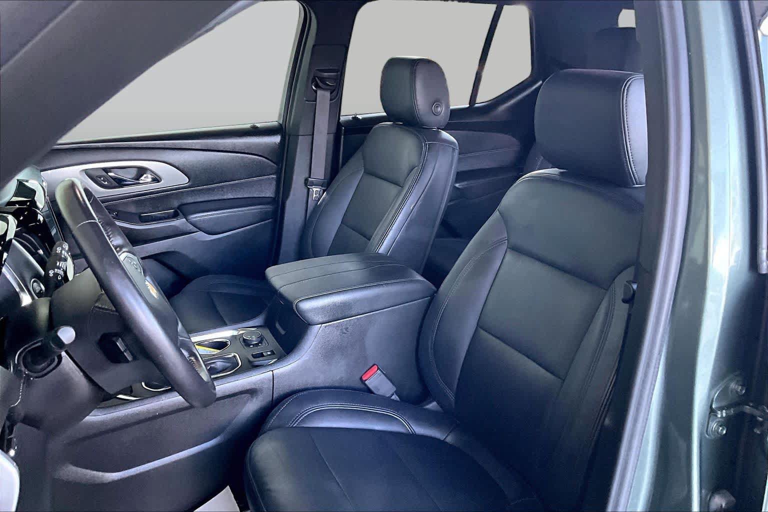 Used 2022 Chevrolet Traverse LT FWD image 8