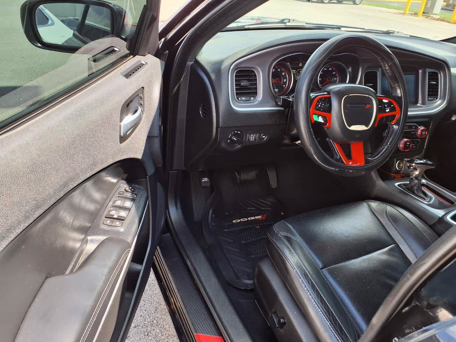 Used 2019 Dodge Charger SXT w/ Leather Interior Group RWD image 6