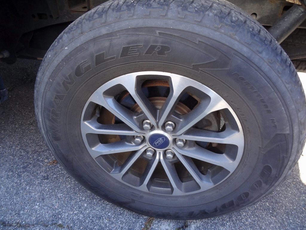 Certified 2018 Ford F150 XLT w/ Equipment Group 302A Luxury image 9