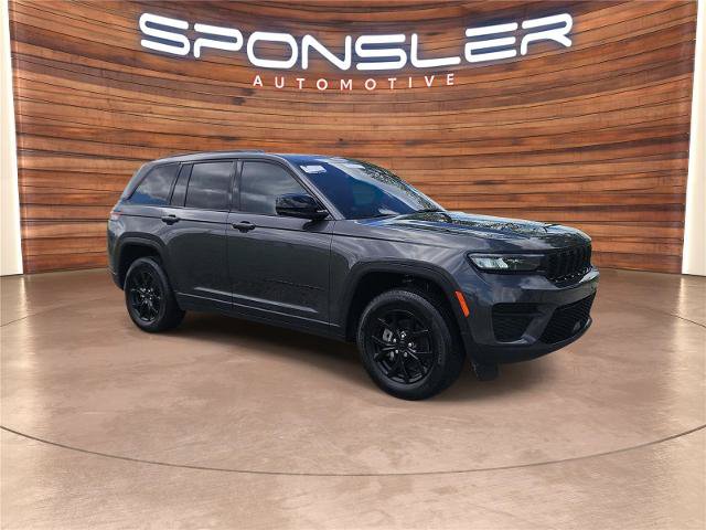 Used 2024 Jeep Grand Cherokee Altitude AWD/4WD image 9