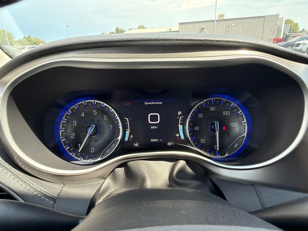 Used 2021 Chrysler Pacifica Touring-L AWD/4WD image 16