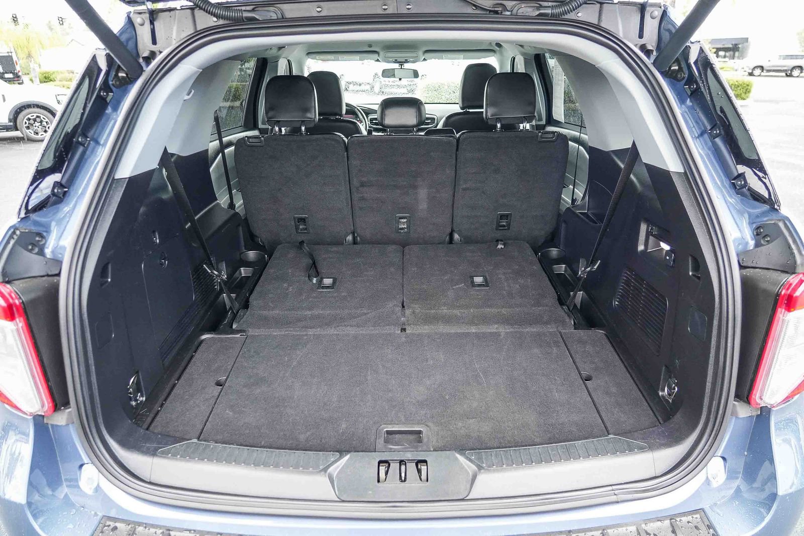 Certified 2021 Ford Explorer XLT w/ Equipment Group 202A image 25