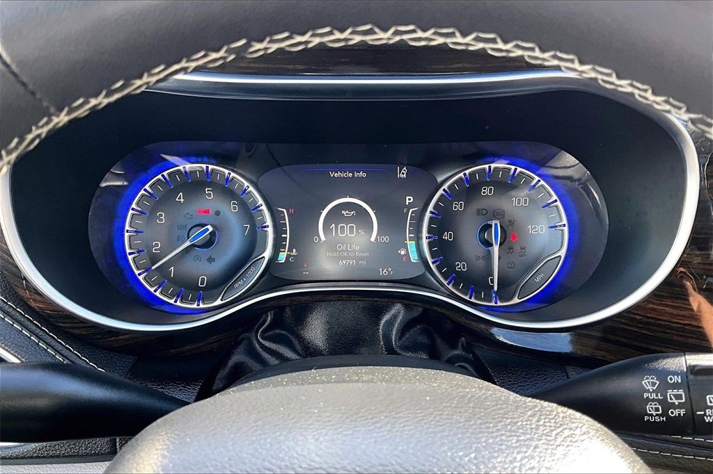 Used 2023 Chrysler Pacifica Limited image 19