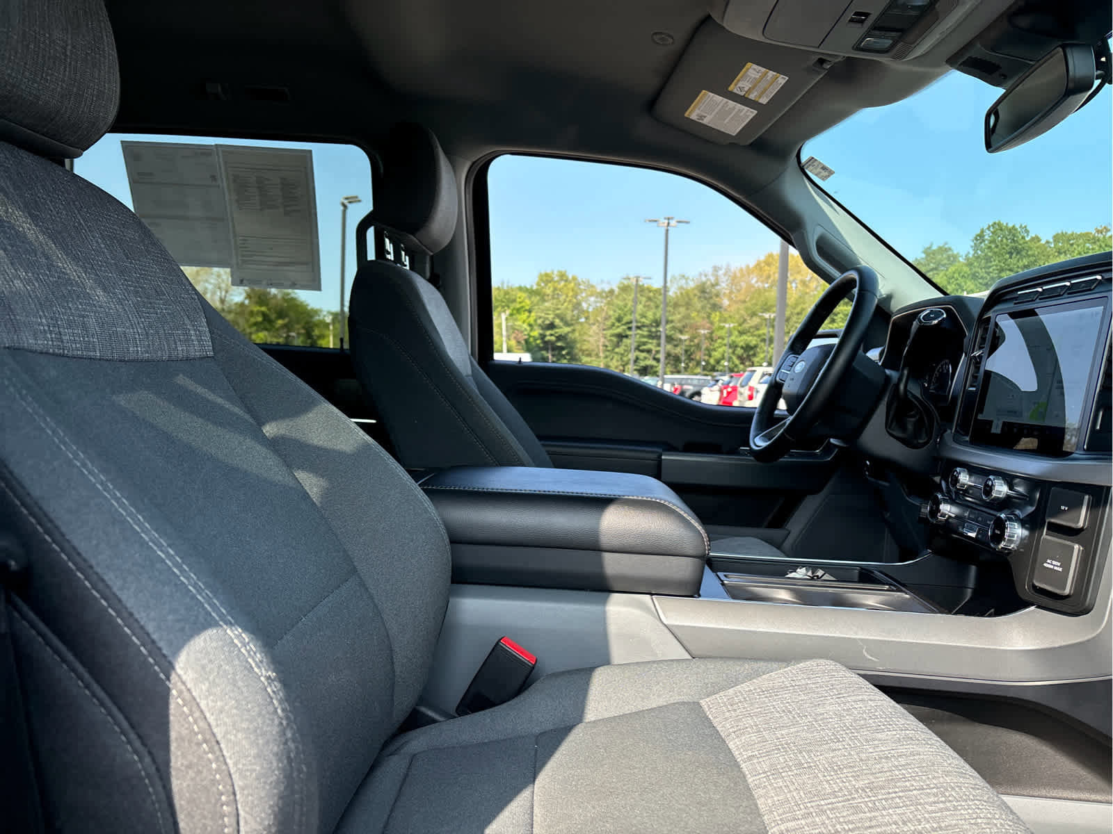 Certified 2022 Ford F150 XLT w/ Equipment Group 302A High image 31