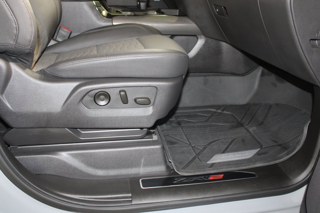 Used 2025 Chevrolet Silverado 1500 ZR2 w/ Technology Package image 11