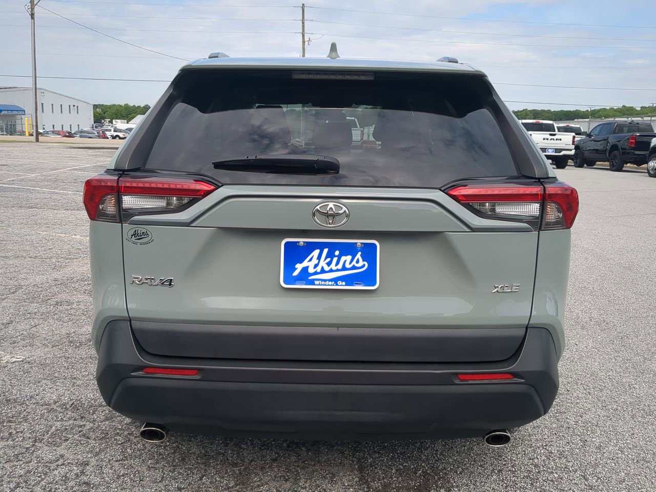 Used 2022 Toyota RAV4 XLE FWD image 4