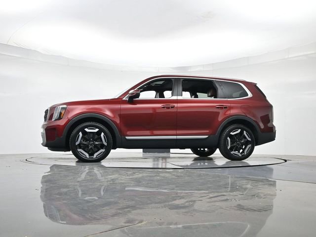 Used 2023 Kia Telluride EX w/ EX Captain's Chair Package FWD image 37