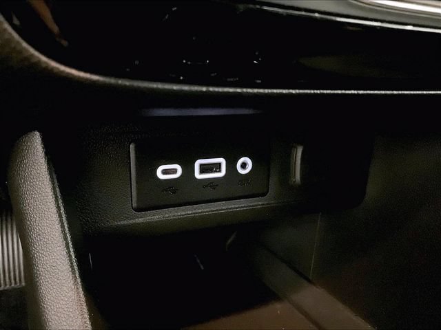 Used 2022 Buick Encore GX Select w/ Sport Touring Package FWD image 31