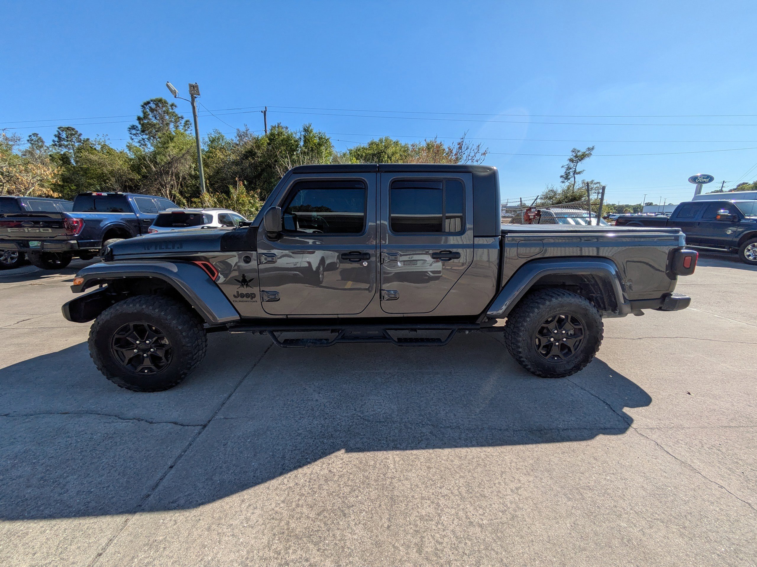 Used 2021 Jeep Gladiator Willys image 2