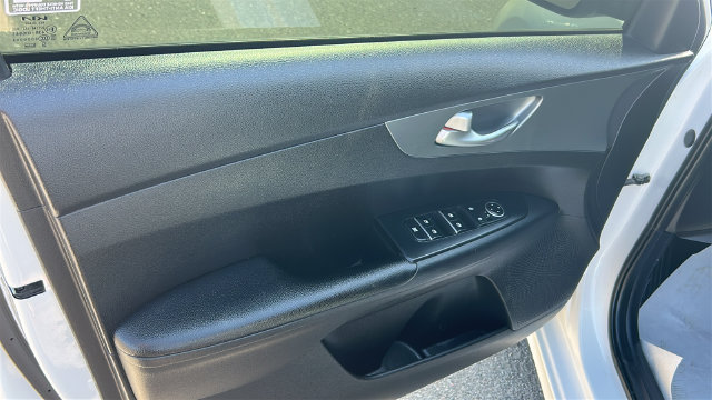 Used 2021 Kia Forte LXS FWD image 16
