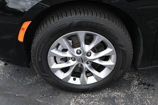 Used 2024 Chrysler Pacifica Touring-L AWD/4WD image 14