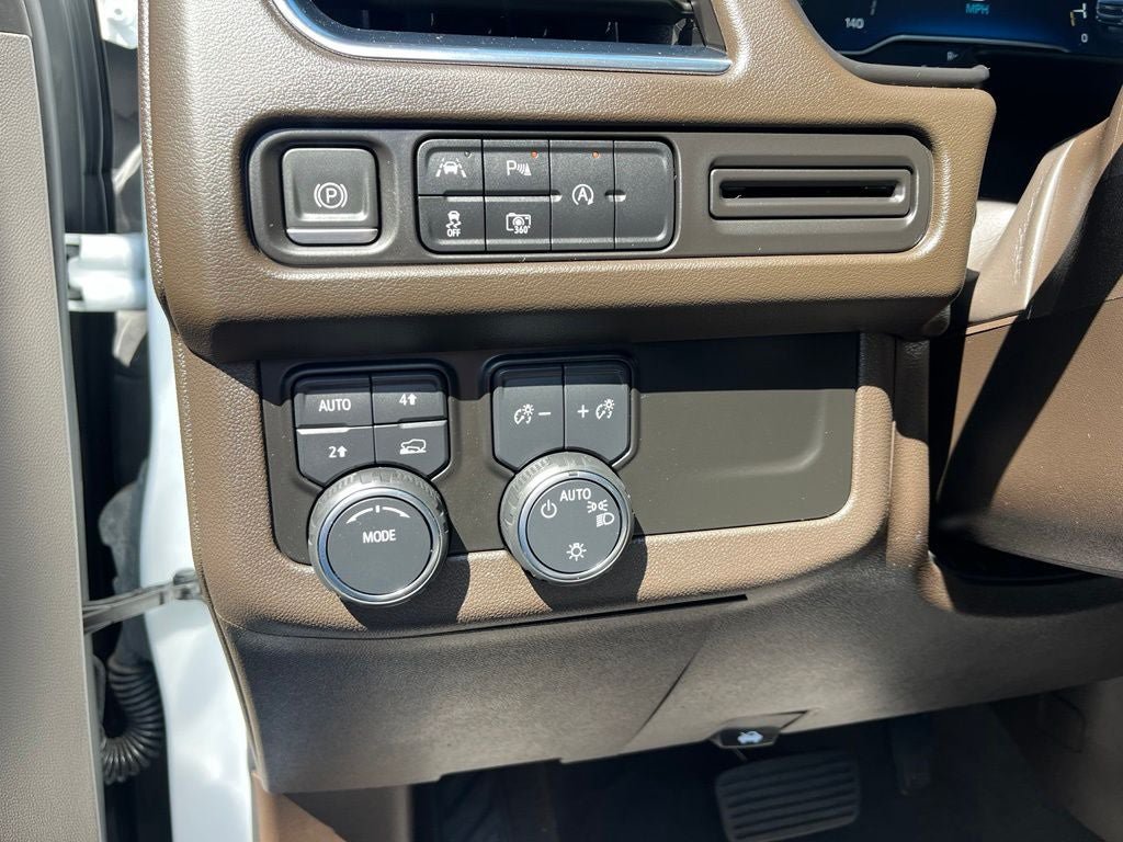 Used 2023 Chevrolet Suburban LT w/ LT Signature Plus Package AWD/4WD image 38