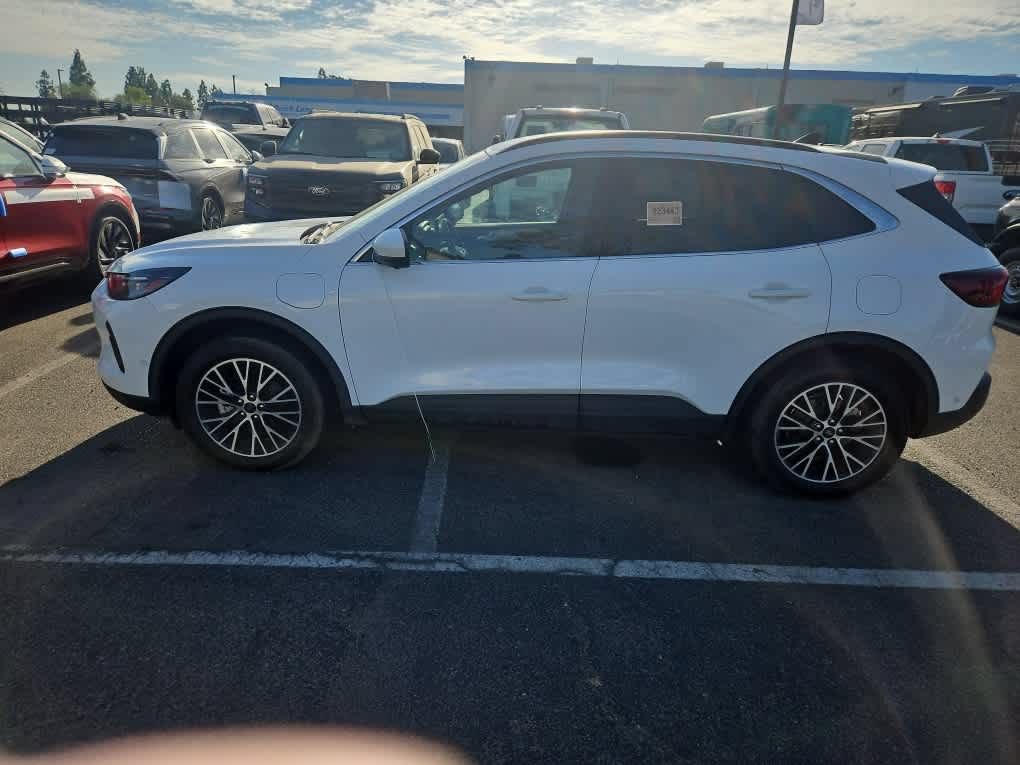 Certified 2023 Ford Escape SE w/ PHEV Premium Package FWD image 4