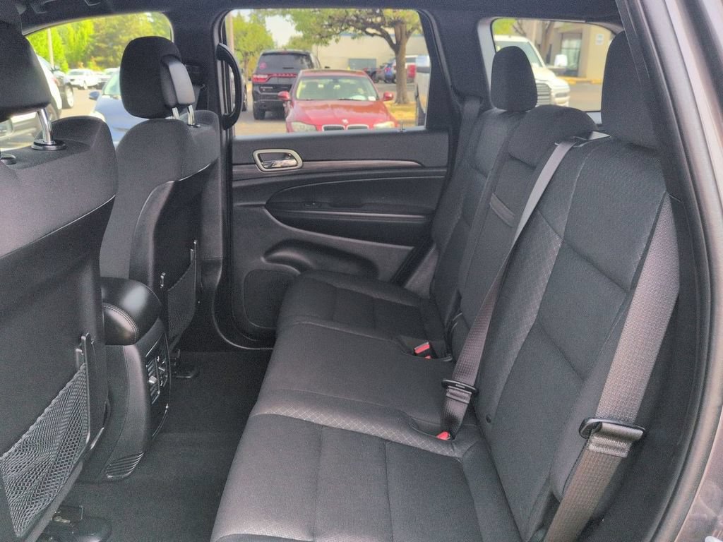 Used 2021 Jeep Grand Cherokee Laredo AWD/4WD image 24