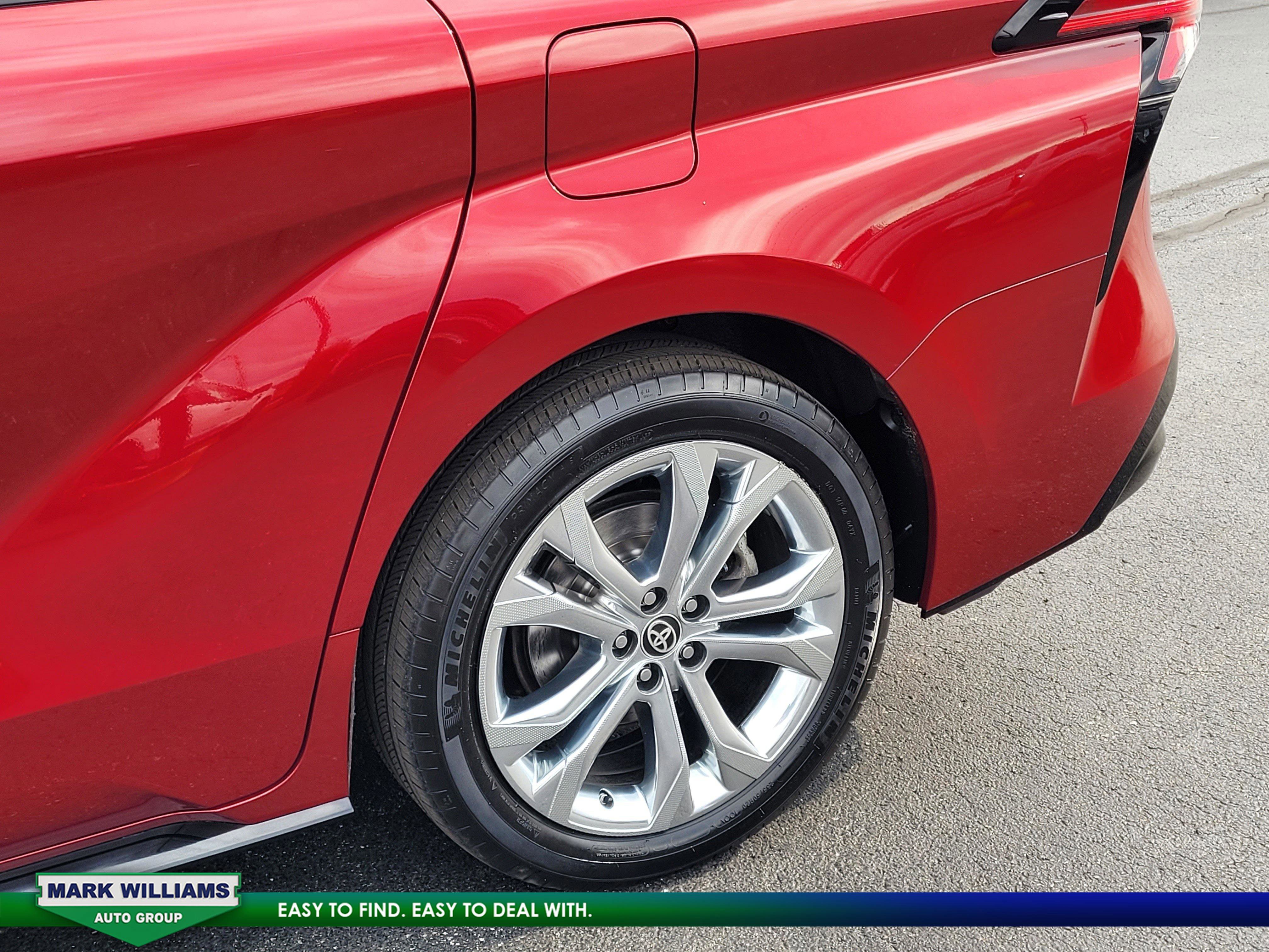 Used 2021 Toyota Sienna Platinum image 10