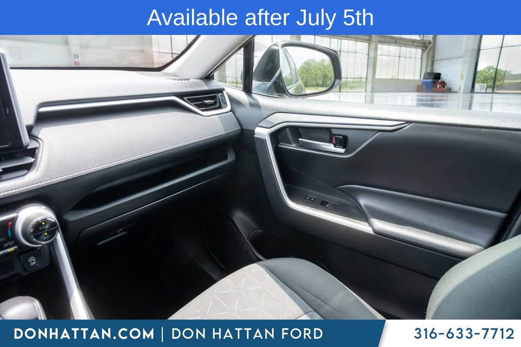 Used 2024 Toyota RAV4 XLE FWD image 16