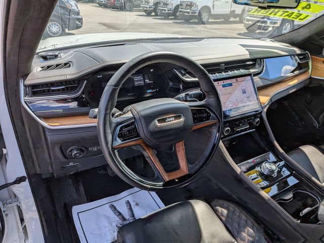Used 2023 Jeep Grand Cherokee Summit AWD/4WD image 8