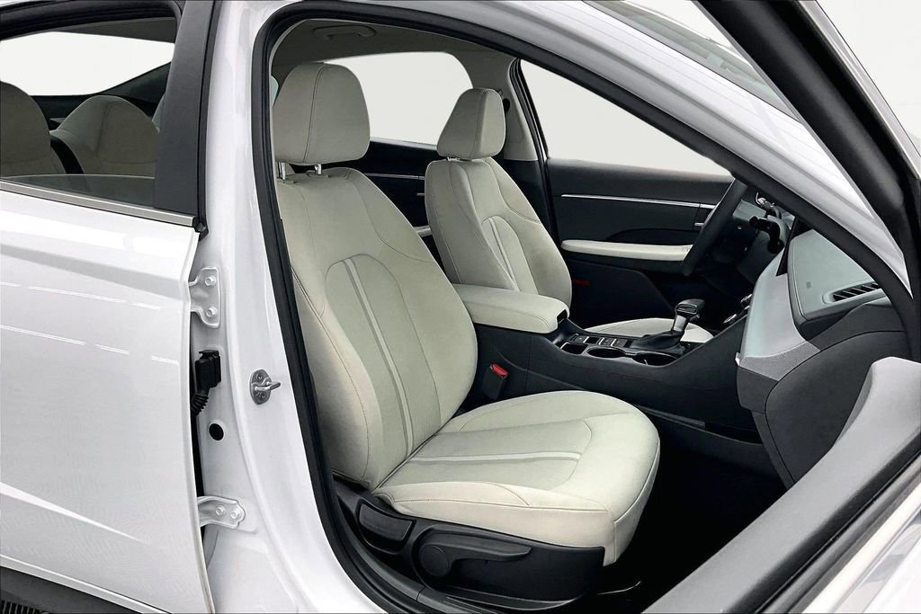 Used 2025 Hyundai Sonata SE image 9