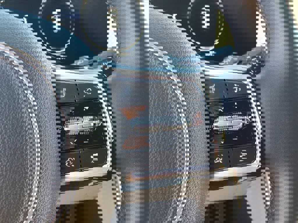 Used 2023 Kia Carnival SX Prestige image 28