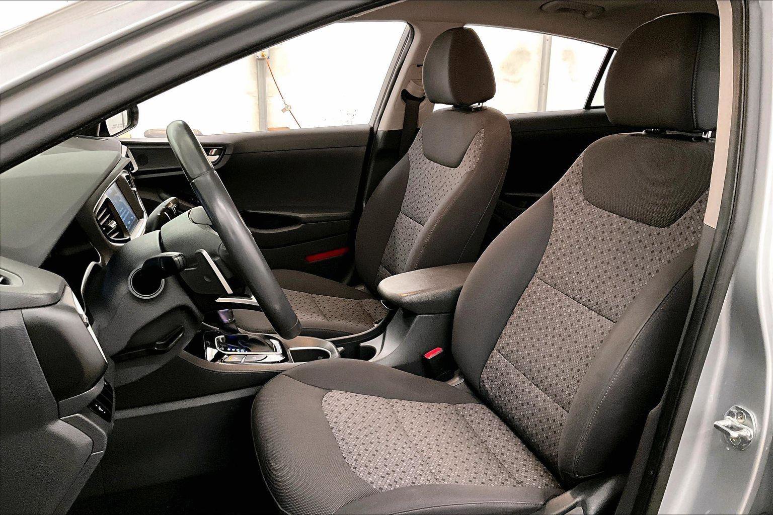 Used 2019 Hyundai Ioniq Plug-In Hybrid image 24