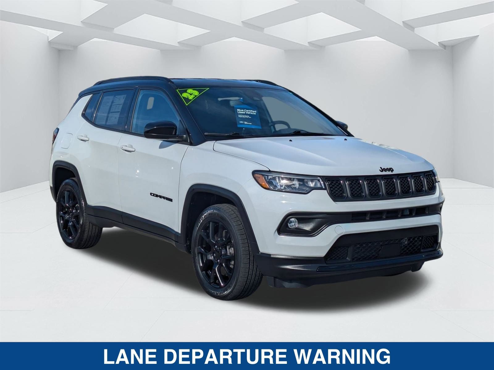 Used 2024 Jeep Compass Latitude w/ Convenience Group image 2