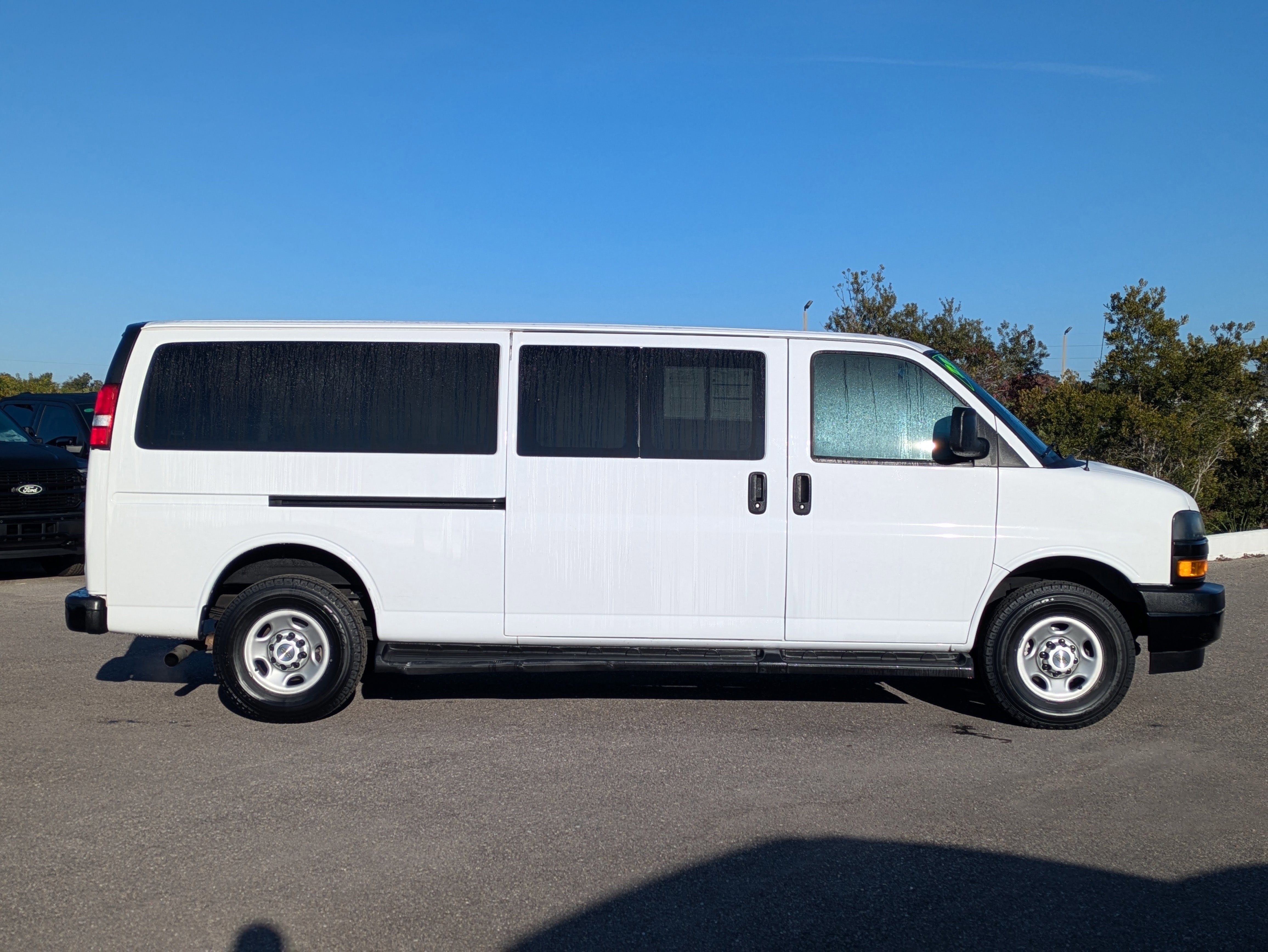 Used 2023 Chevrolet Express 3500 LS image 5
