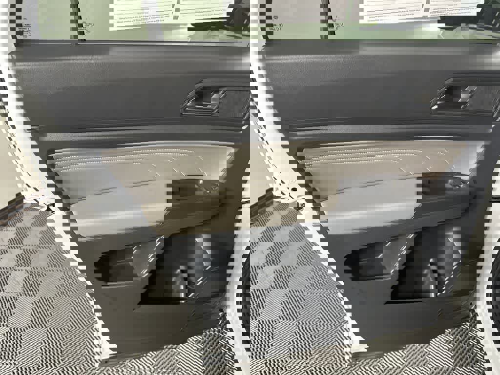 Used 2022 Volkswagen Atlas Cross Sport SEL R-Line image 35