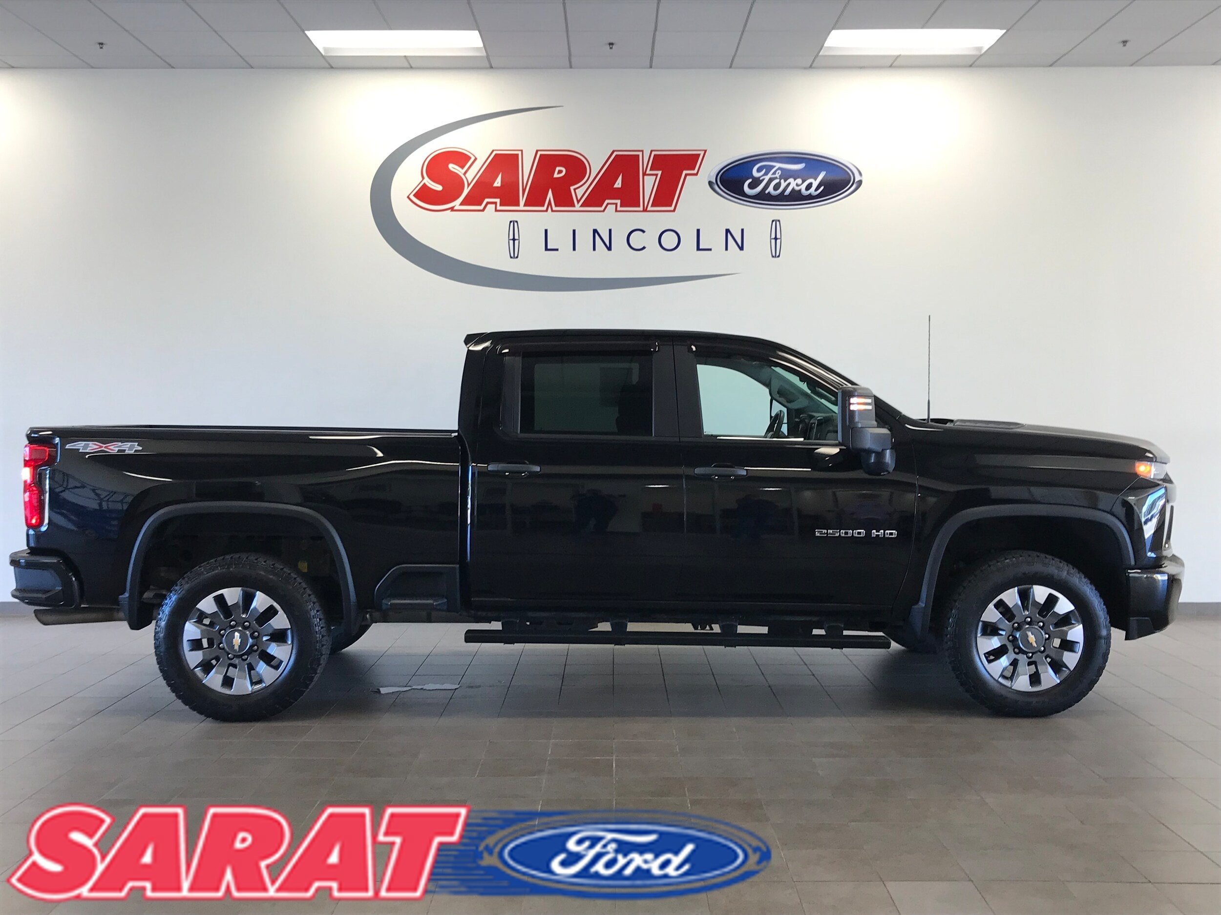 Used 2022 Chevrolet Silverado 2500 Custom w/ Custom Convenience Package AWD/4WD image 1