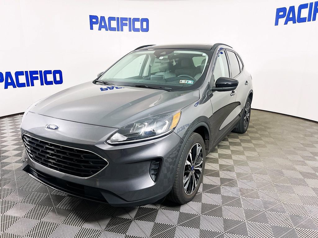 Certified 2022 Ford Escape SE w/ SE Sport Appearance Package AWD/4WD image 4