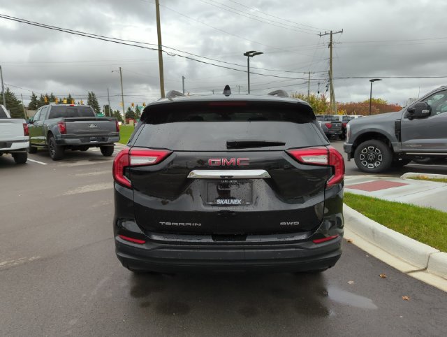 Used 2022 GMC Terrain SLE w/ Driver Convenience Package AWD/4WD image 4