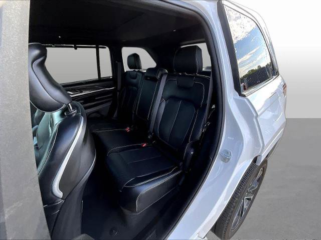Used 2023 Jeep Grand Cherokee Overland w/ Luxury Tech Group IV AWD/4WD image 24