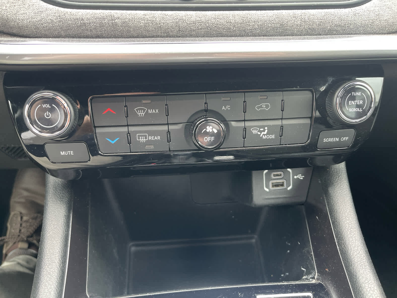 Used 2023 Jeep Compass Latitude AWD/4WD image 16