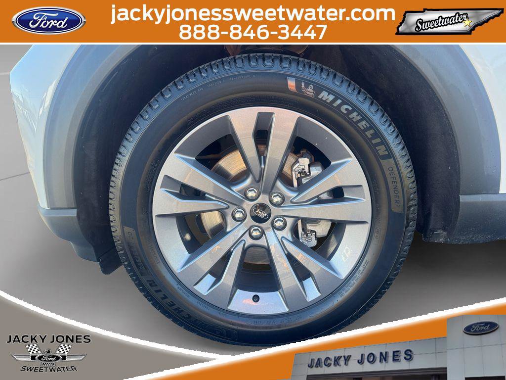 Certified 2022 Ford Explorer XLT w/ Equipment Group 202A image 9