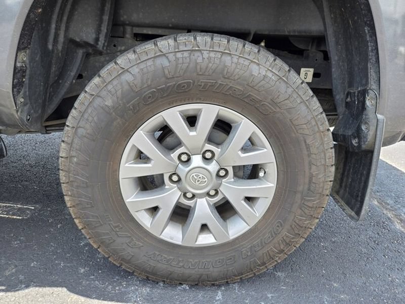 Used 2017 Toyota Tacoma SR5 w/ Tow Package AWD/4WD image 19