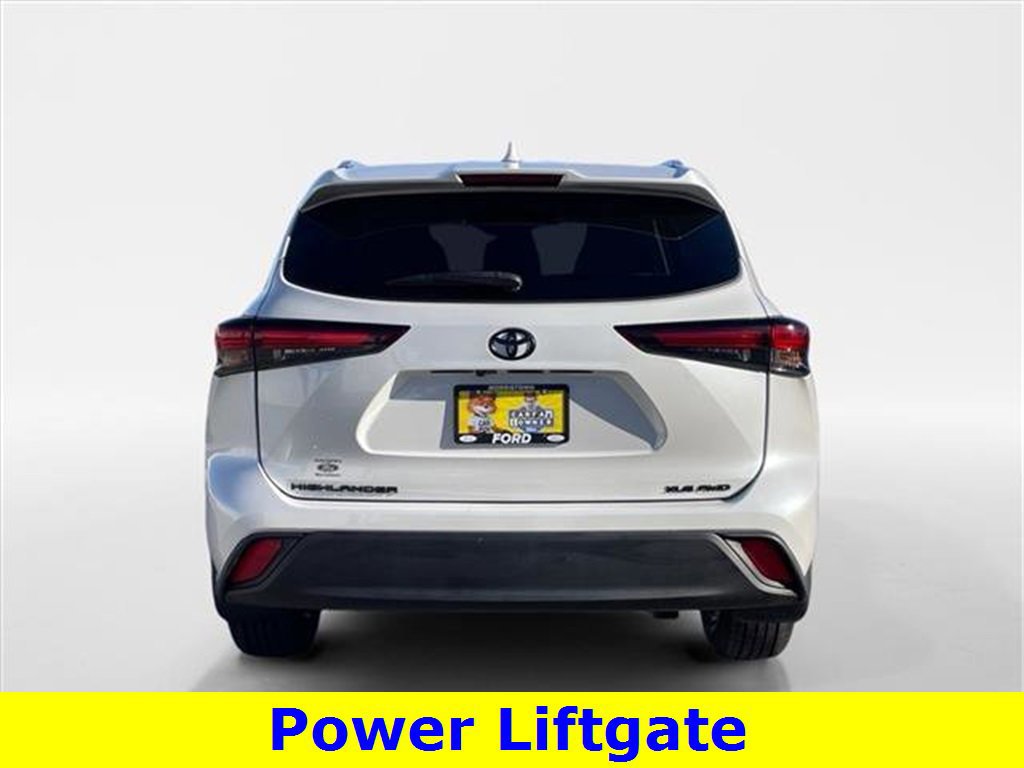 Used 2024 Toyota Highlander XLE image 3