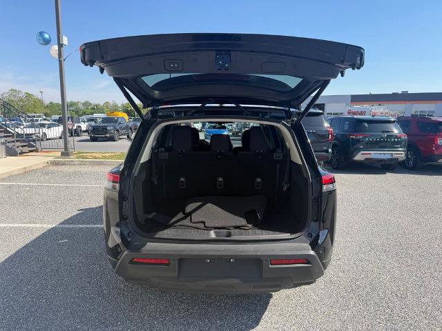 Used 2025 Nissan Pathfinder SV FWD image 9