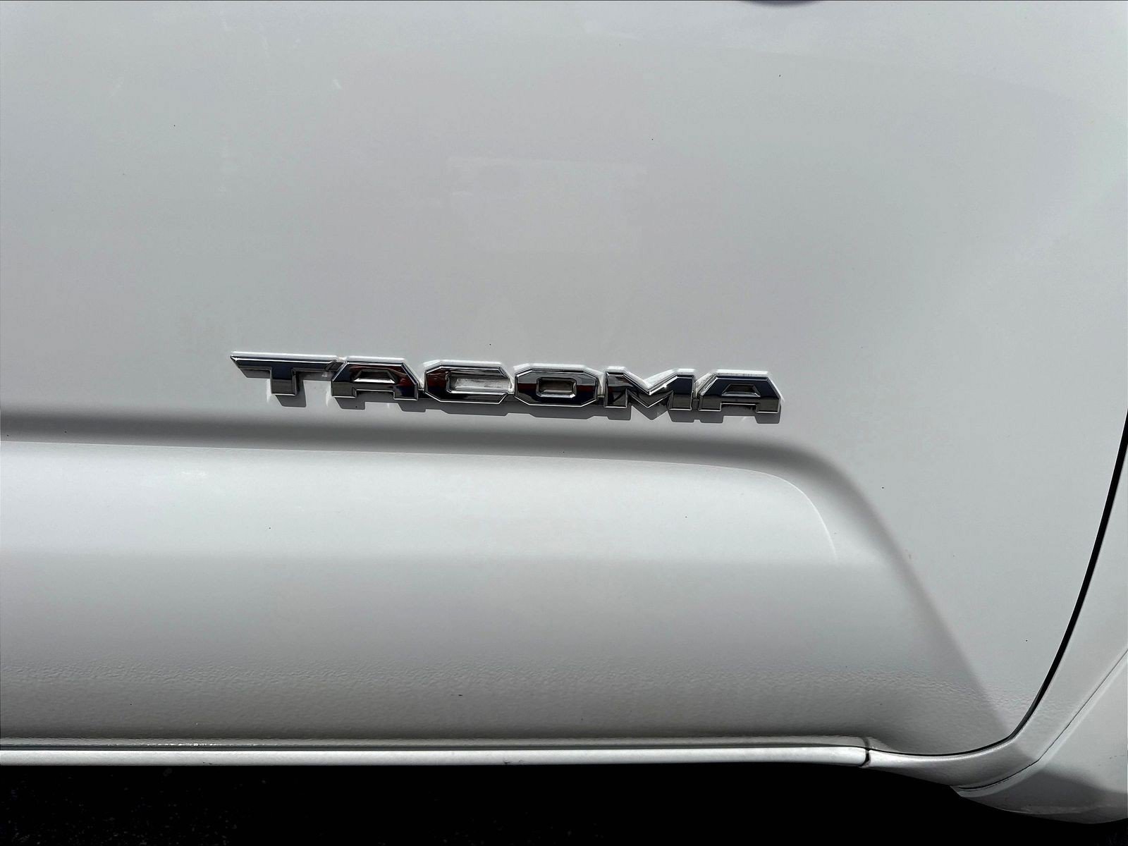 Used 2017 Toyota Tacoma SR5 w/ SR5 Appearance Package (SM) RWD image 29
