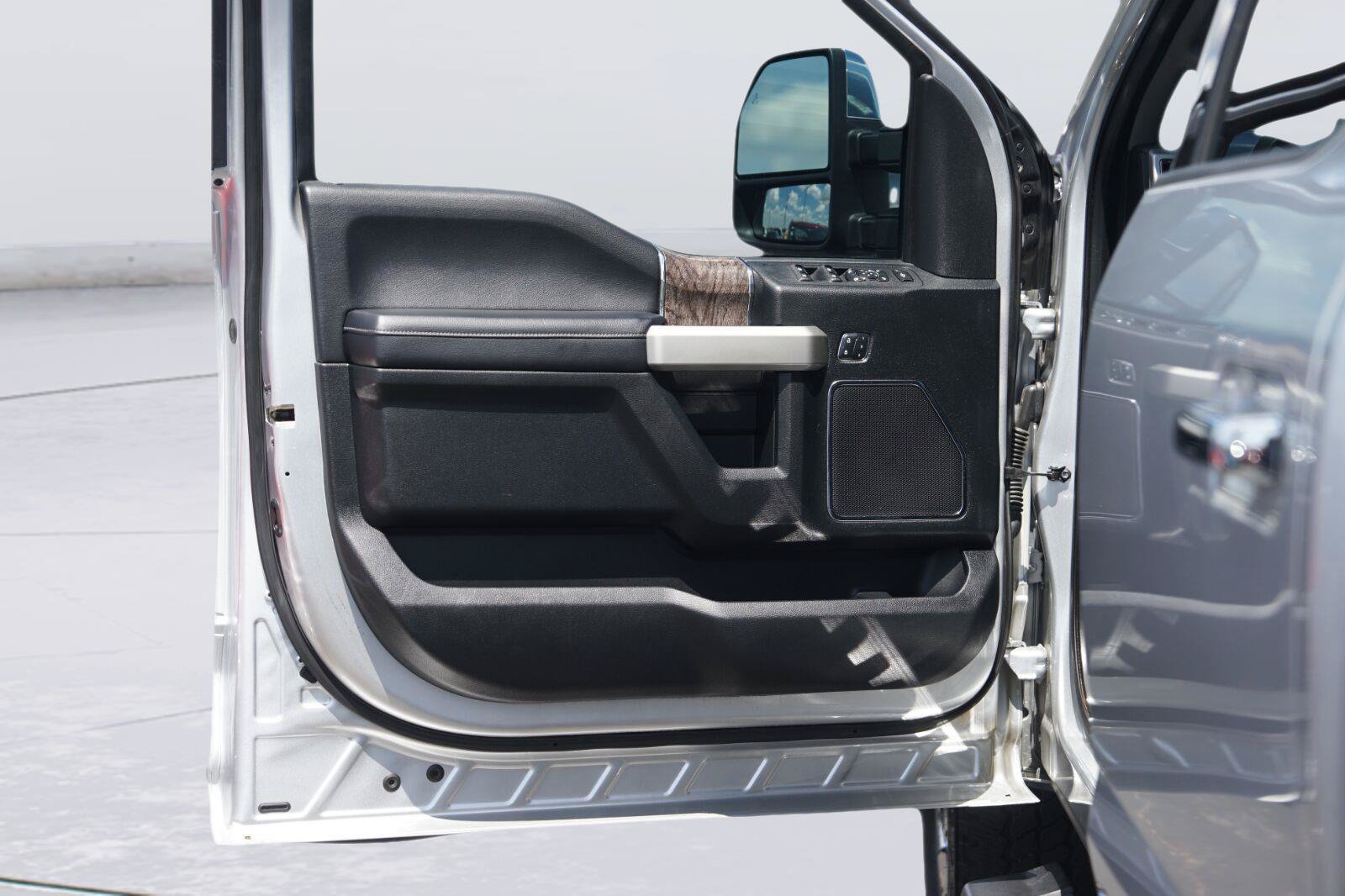 Certified 2018 Ford F250 Lariat w/ Lariat Ultimate Package AWD/4WD image 31