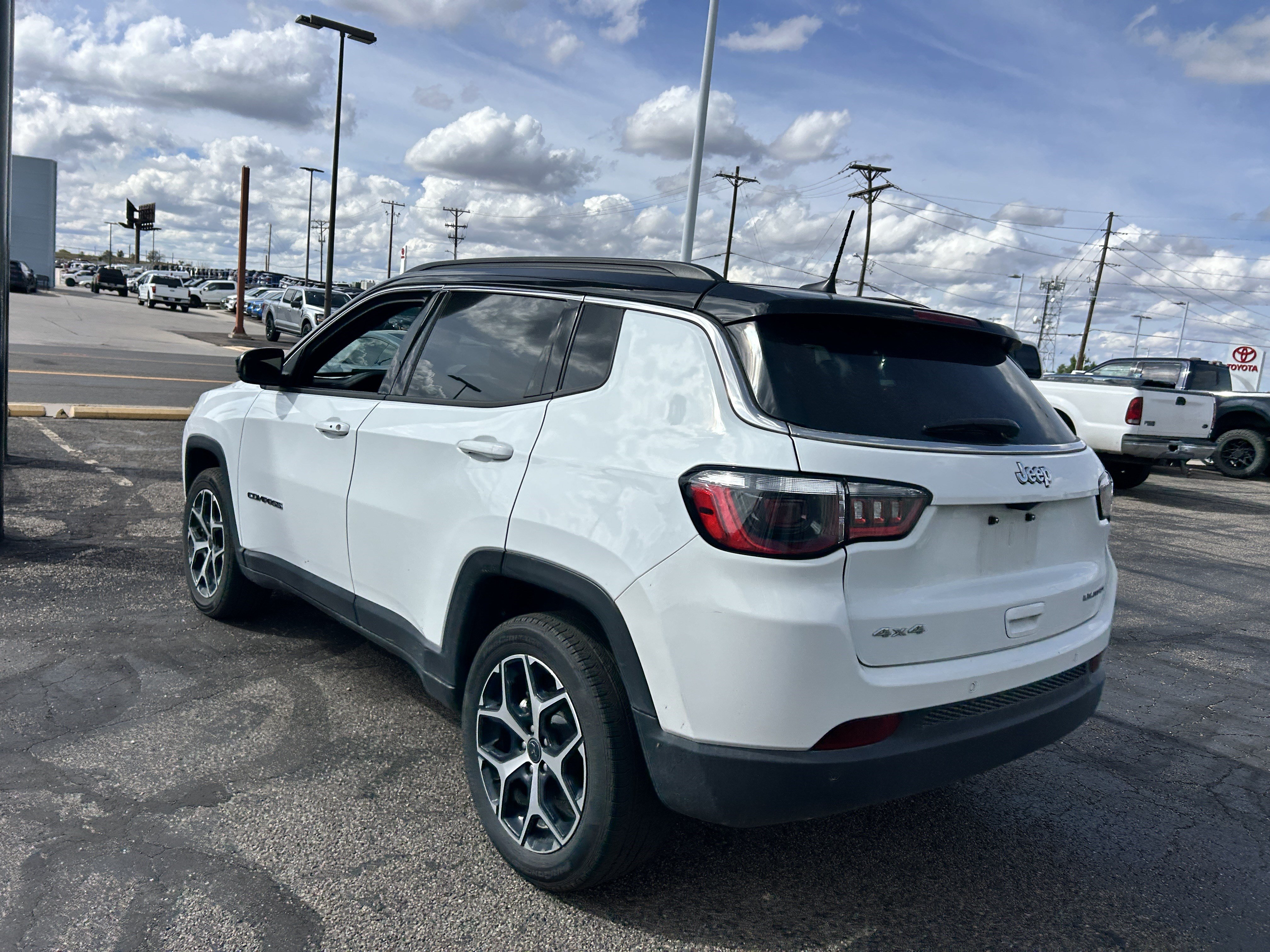 Used 2025 Jeep Compass Limited AWD/4WD image 3