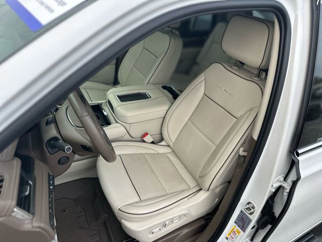 Used 2023 GMC Yukon Denali w/ Denali Reserve Package image 12