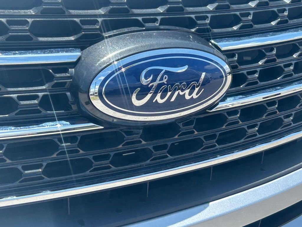 Certified 2022 Ford Explorer XLT w/ Equipment Group 202A image 19