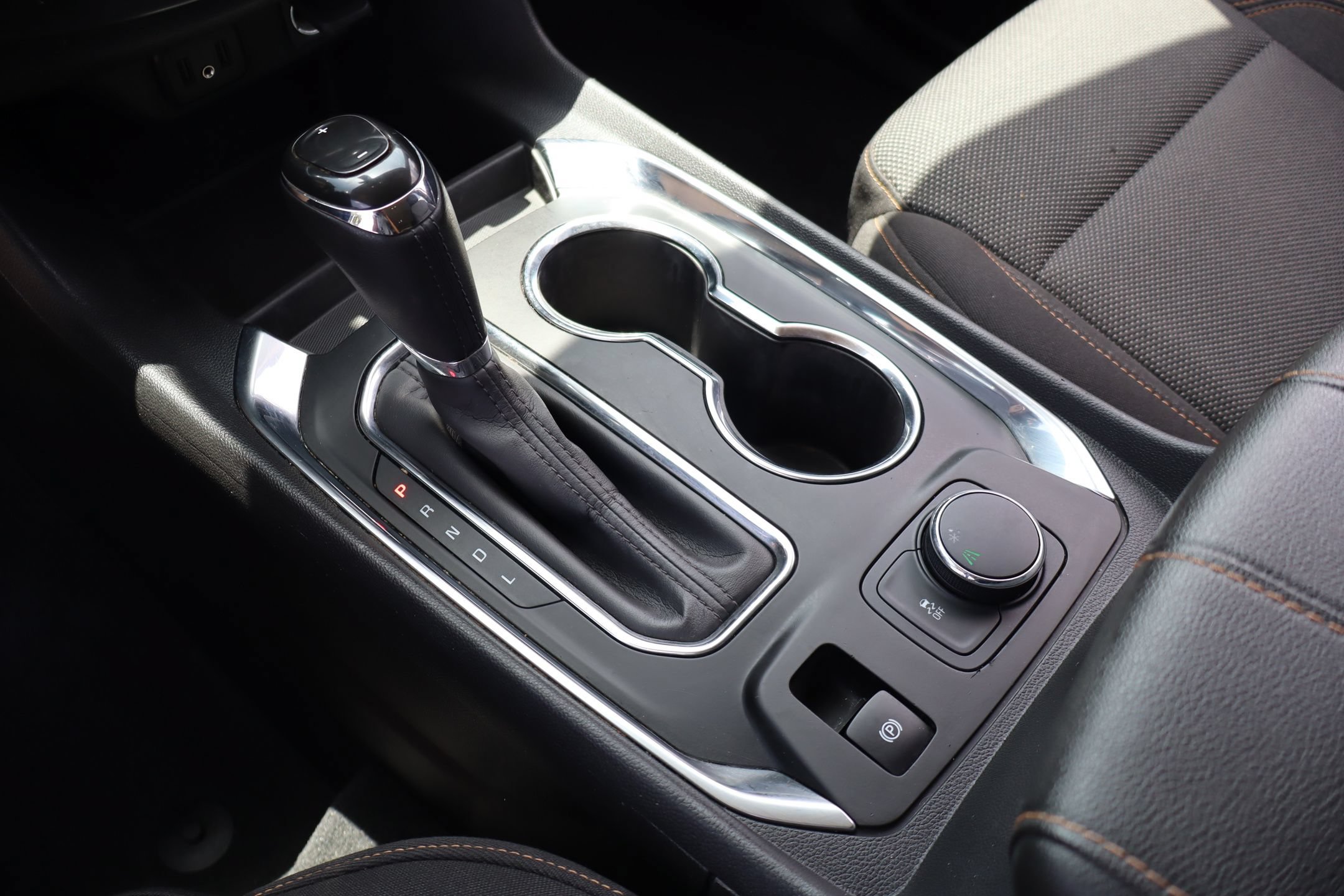 Used 2020 Chevrolet Traverse LT FWD image 19