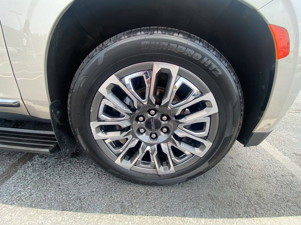 Used 2023 GMC Yukon XL Denali Ultimate AWD/4WD image 32